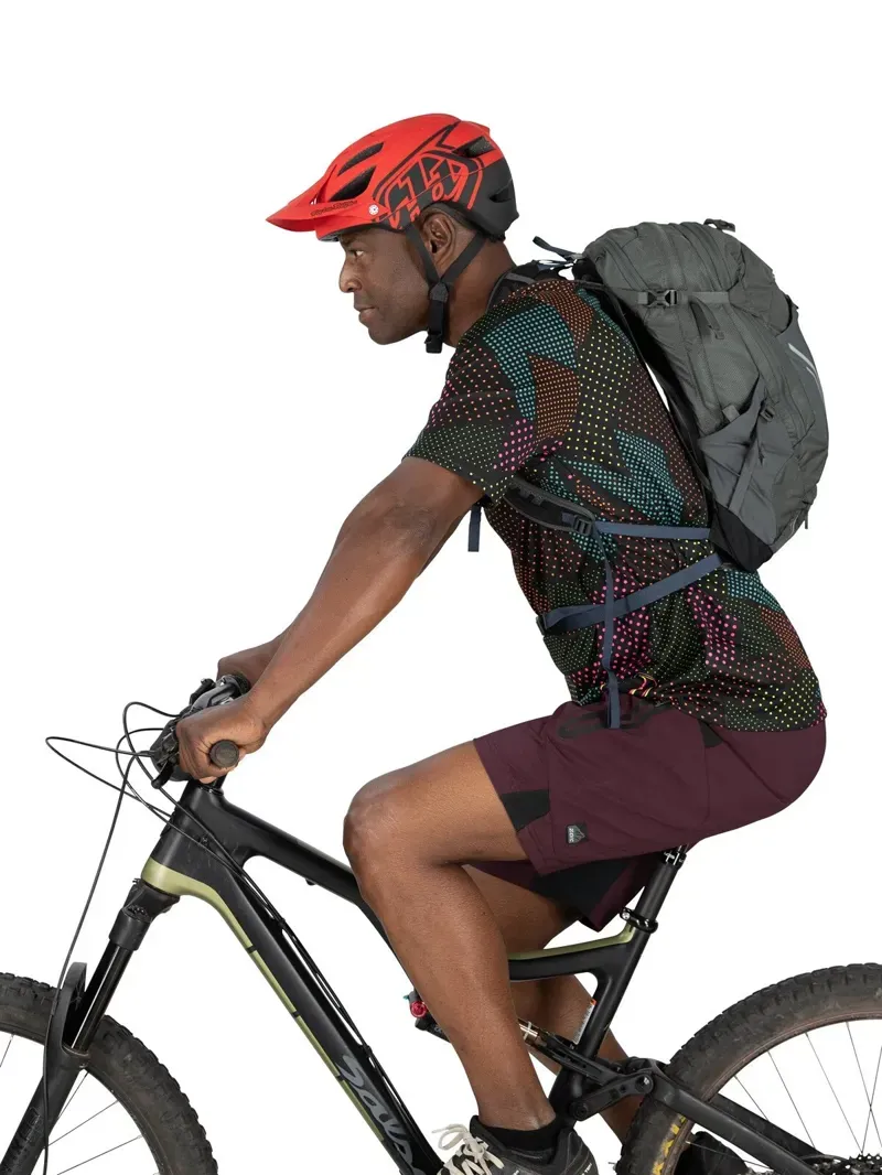 Osprey Syncro 12 Hydration Pack in Coal Gray-4