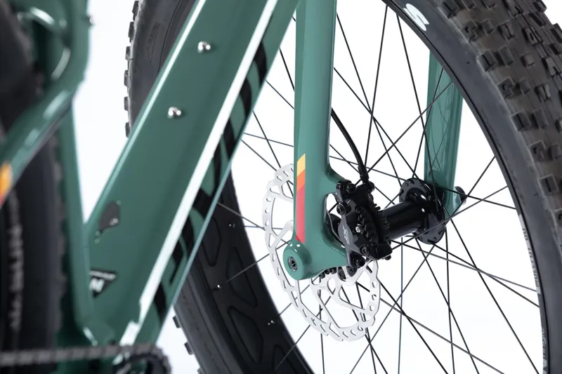 Pivot LES Fat PRO XT Race in Green-1